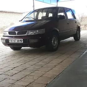 Mitsubishi Chariot 1995