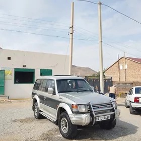 Mitsubishi Pajero 1993