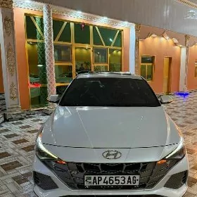 Hyundai Elantra 2022