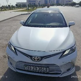Toyota Camry 2021