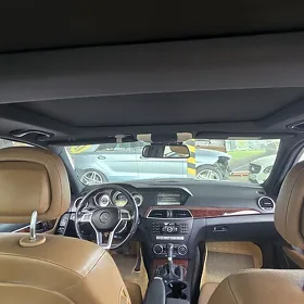 Mercedes-Benz C300 2012