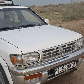 Nissan Pathfinder 1996
