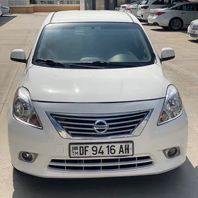 Nissan Versa 2012