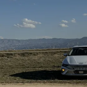 Hyundai Elantra 2025