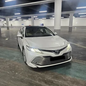 Toyota Camry 2018