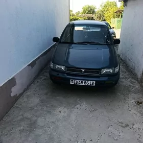 Mitsubishi Chariot 1993