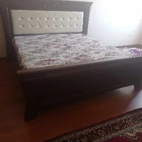 кровать