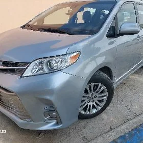 Toyota Sienna 2020