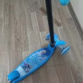 Трехколесный самокат Frozen