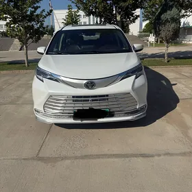 Toyota Sienna 2022