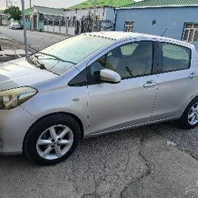 Toyota Yaris 2012