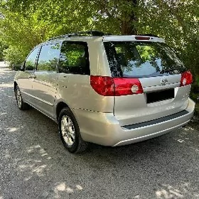 Toyota Sienna 2005
