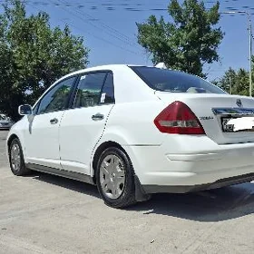Nissan Versa 2007