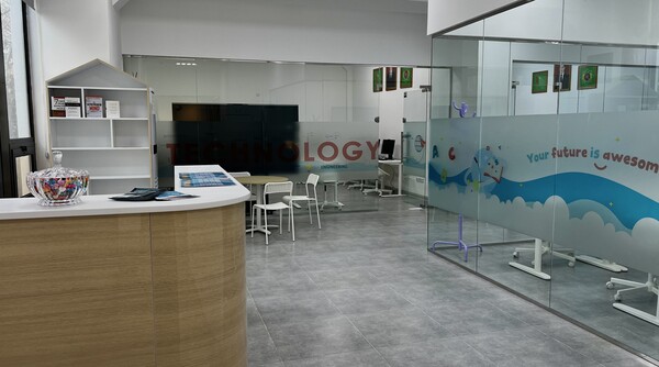 CURIOOKIDS "Bilesigeliji Ýaşlar" H.K Gallery 2